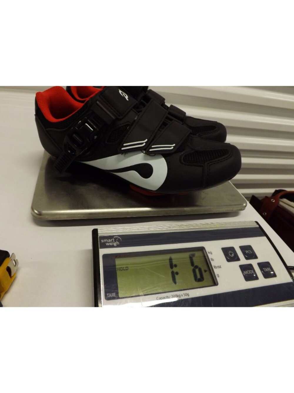 Peloton Size 39 Cycling Black White Bike Shoes US Women’s 8 With Cleats - Picture 10 of 10